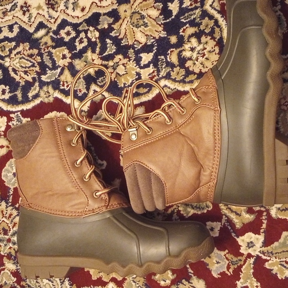 Sperry - Picture 2 of 5
